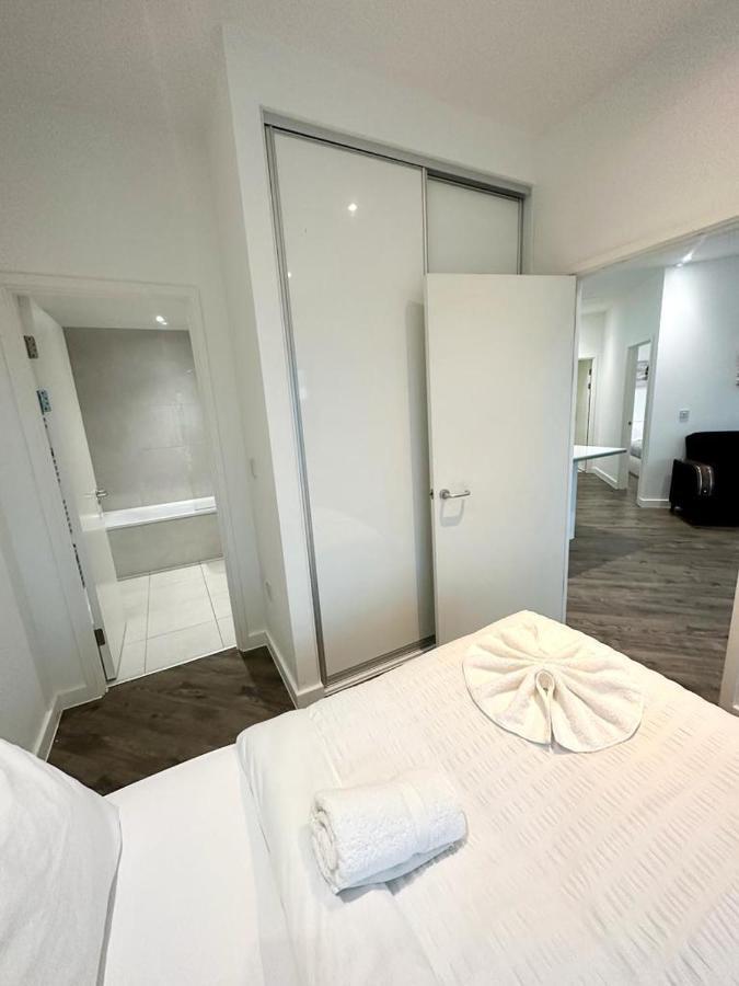 Alarabi Apartments-Two Bedrooms Apartment Кройдон Экстерьер фото