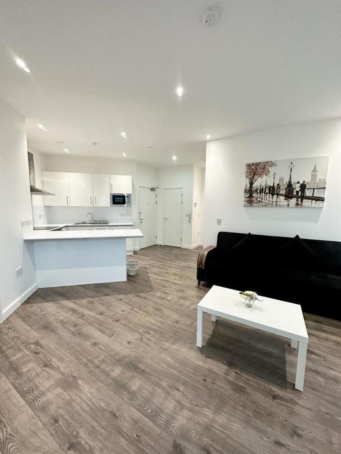Alarabi Apartments-Two Bedrooms Apartment Кройдон Экстерьер фото