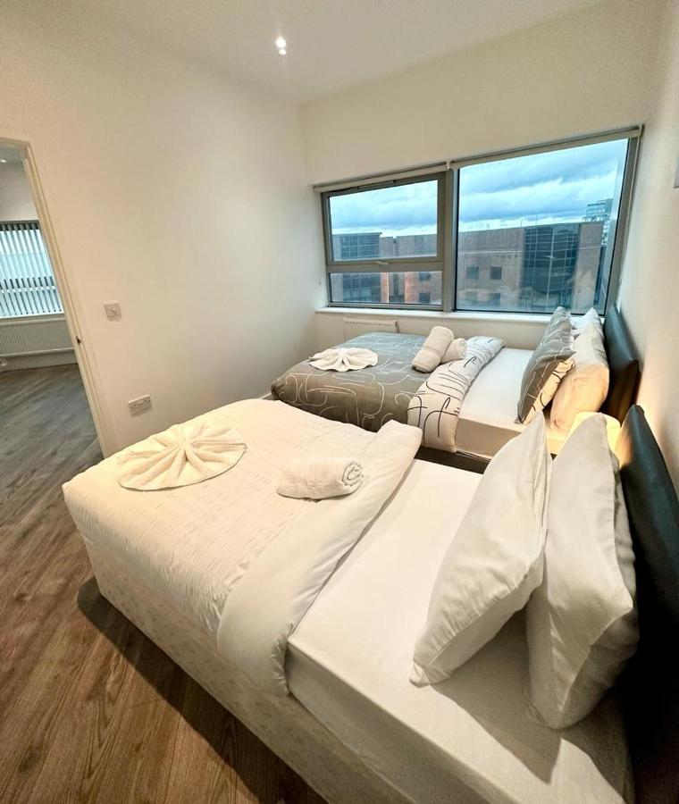 Alarabi Apartments-Two Bedrooms Apartment Кройдон Экстерьер фото