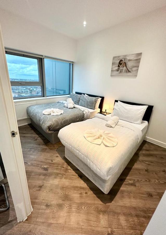 Alarabi Apartments-Two Bedrooms Apartment Кройдон Экстерьер фото
