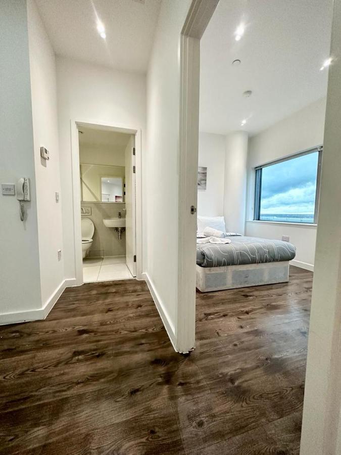 Alarabi Apartments-Two Bedrooms Apartment Кройдон Экстерьер фото