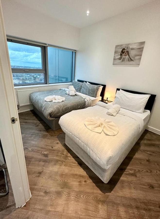 Alarabi Apartments-Two Bedrooms Apartment Кройдон Экстерьер фото