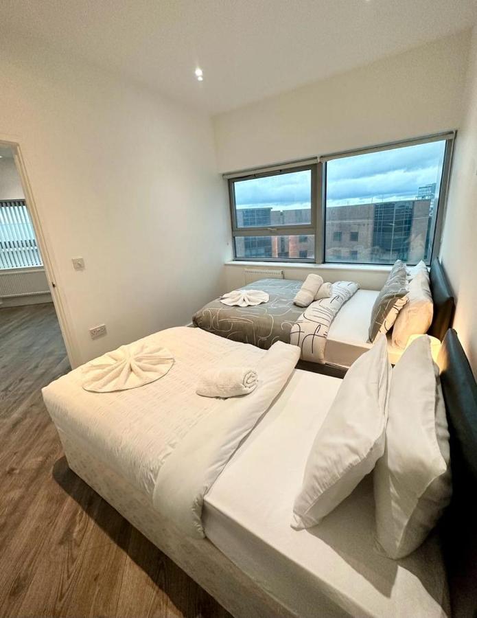 Alarabi Apartments-Two Bedrooms Apartment Кройдон Экстерьер фото