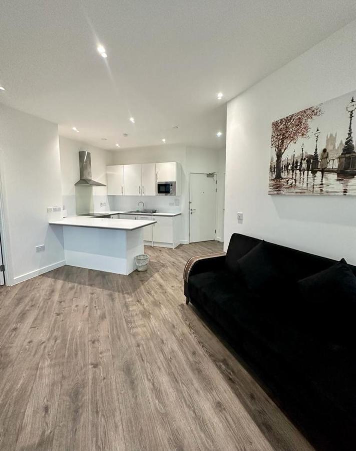 Alarabi Apartments-Two Bedrooms Apartment Кройдон Экстерьер фото