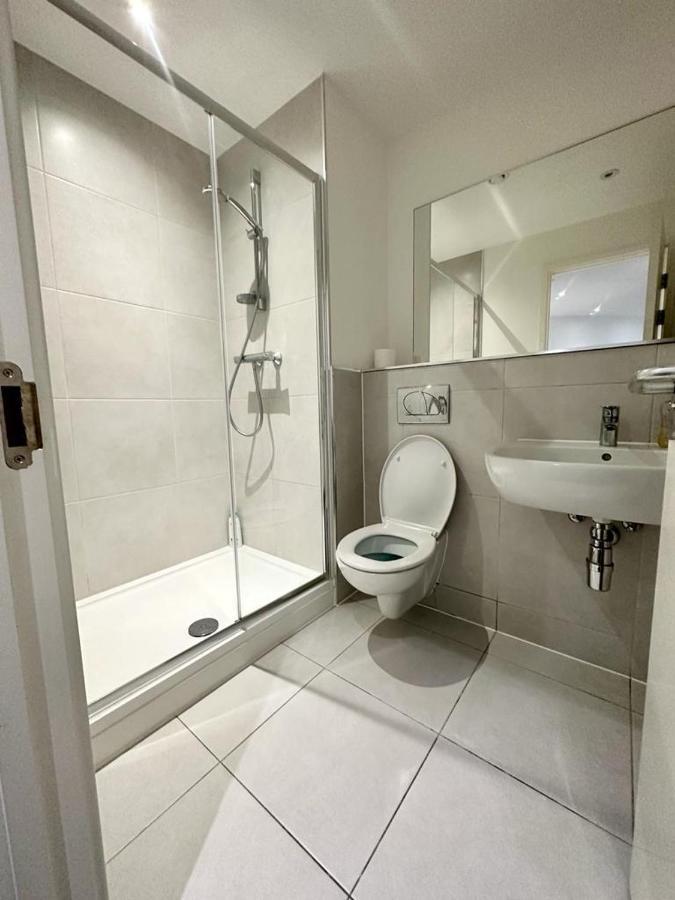 Alarabi Apartments-Two Bedrooms Apartment Кройдон Экстерьер фото