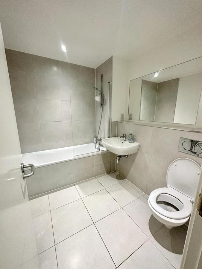 Alarabi Apartments-Two Bedrooms Apartment Кройдон Экстерьер фото